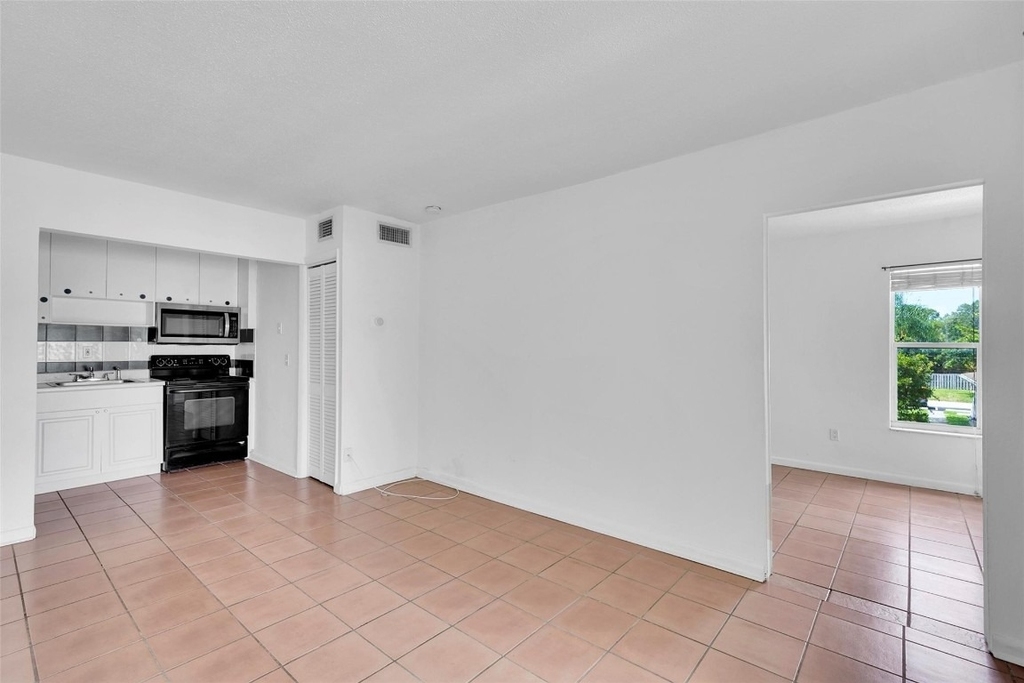 1005 Sw 15th Avenue - Photo 7