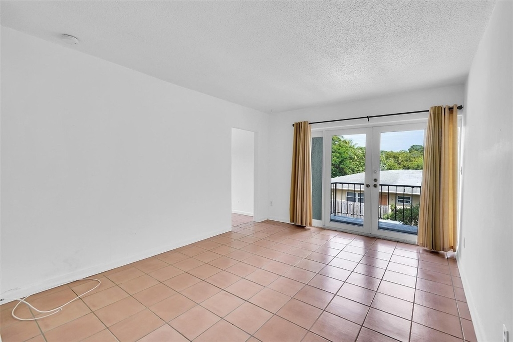 1005 Sw 15th Avenue - Photo 6