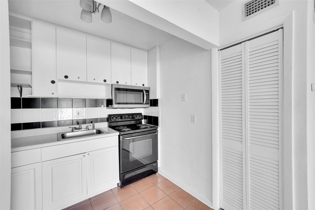 1005 Sw 15th Avenue - Photo 11