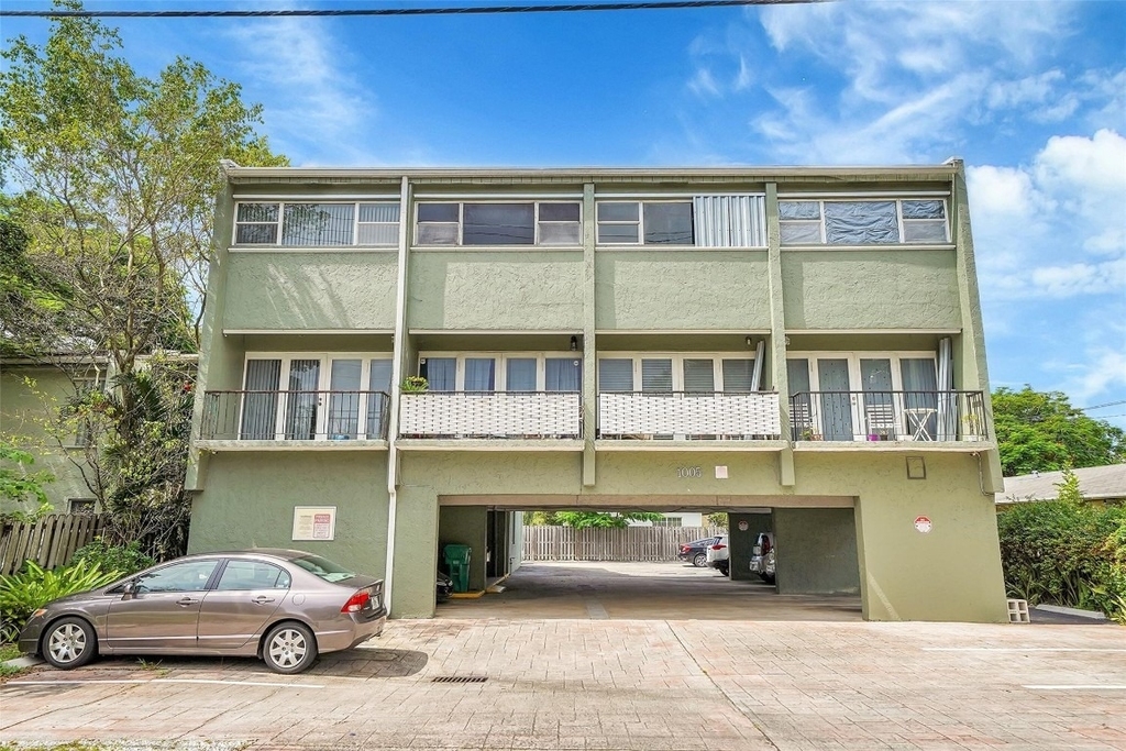 1005 Sw 15th Avenue - Photo 2