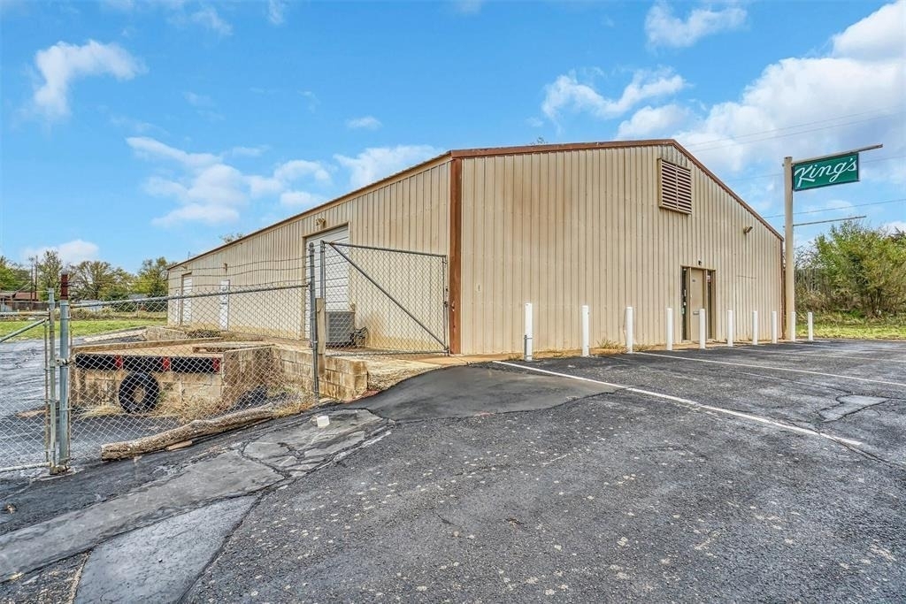 901 W Ring Drive - Photo 3