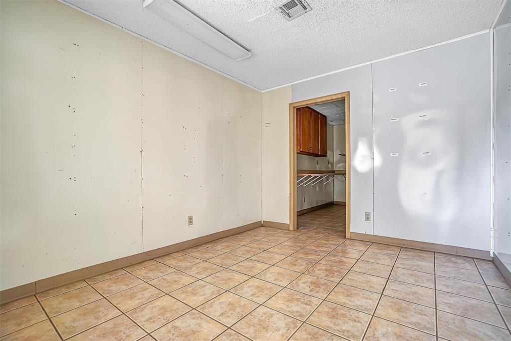 901 W Ring Drive - Photo 5