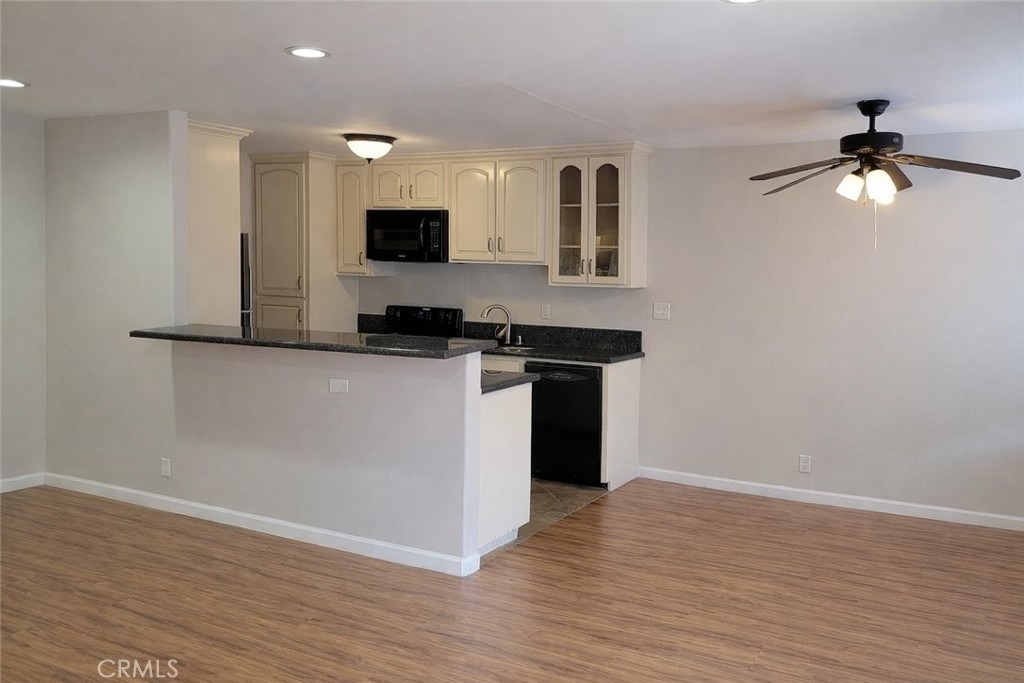 5403 Newcastle Avenue - Photo 12