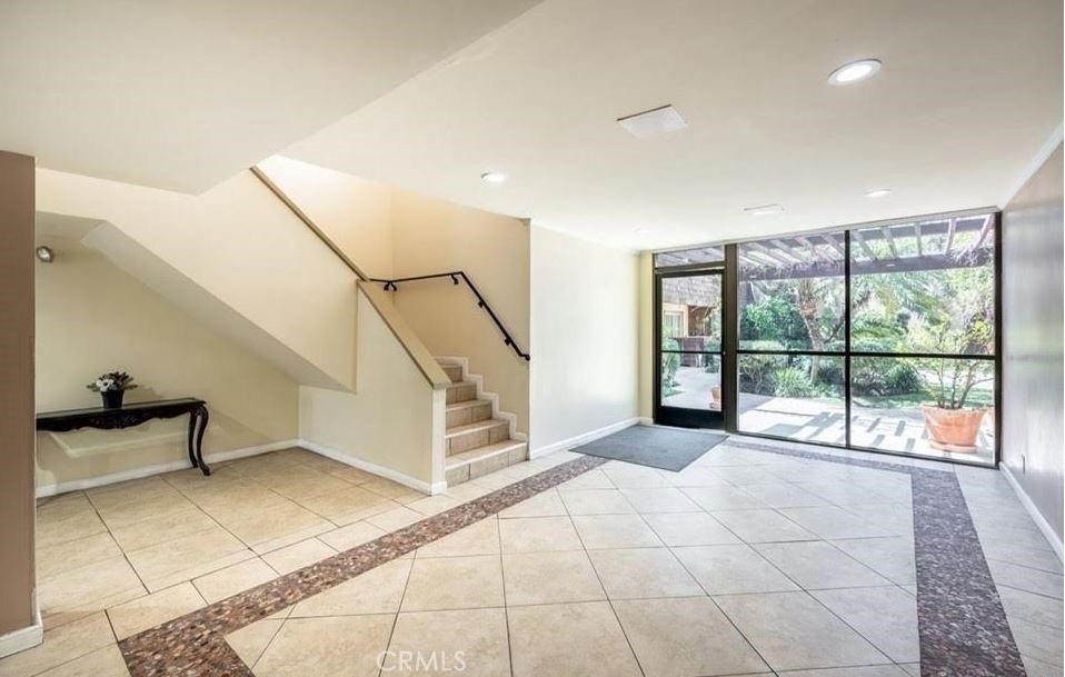 5403 Newcastle Avenue - Photo 5