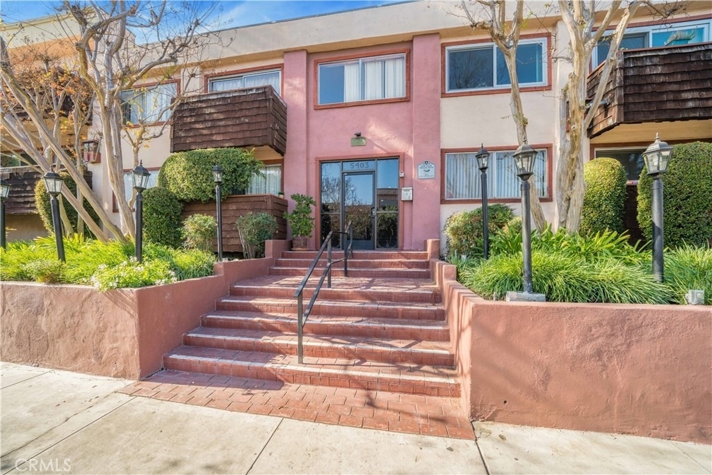 5403 Newcastle Avenue - Photo 0