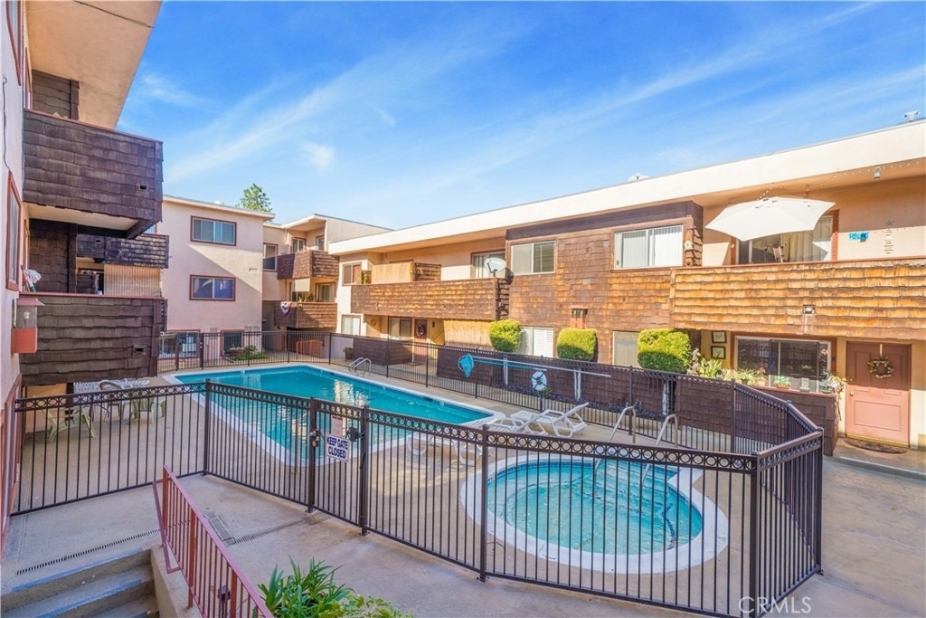 5403 Newcastle Avenue - Photo 4