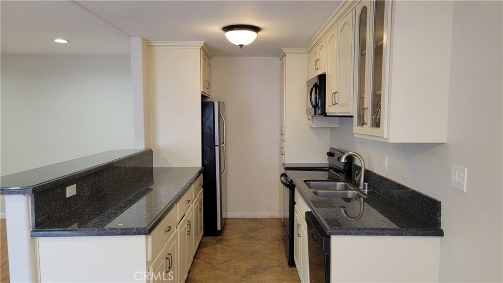 5403 Newcastle Avenue - Photo 14