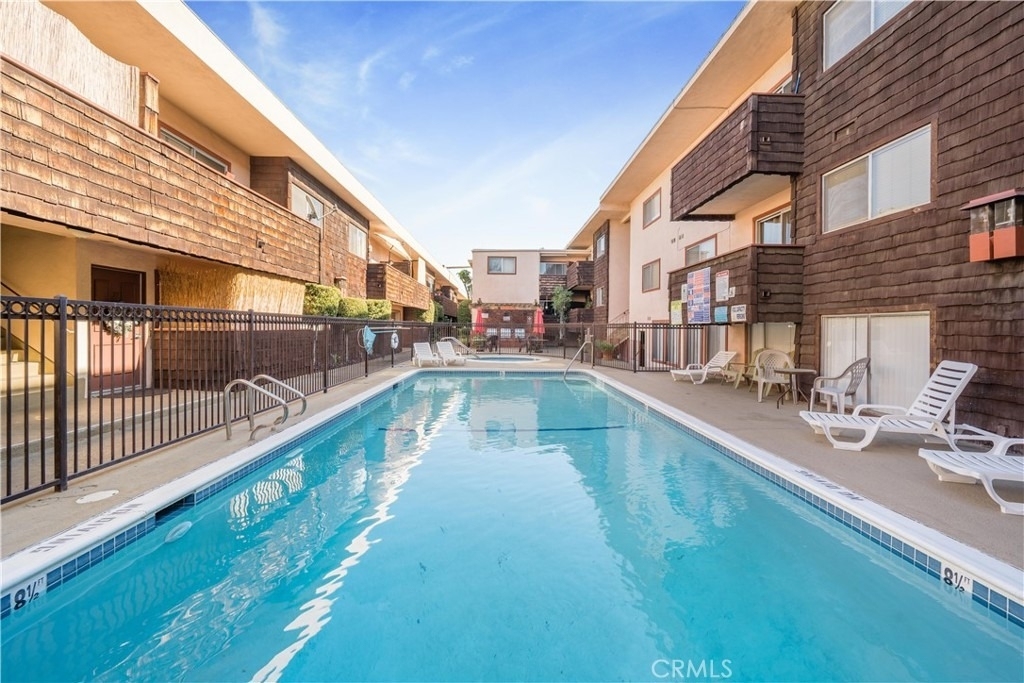 5403 Newcastle Avenue - Photo 2