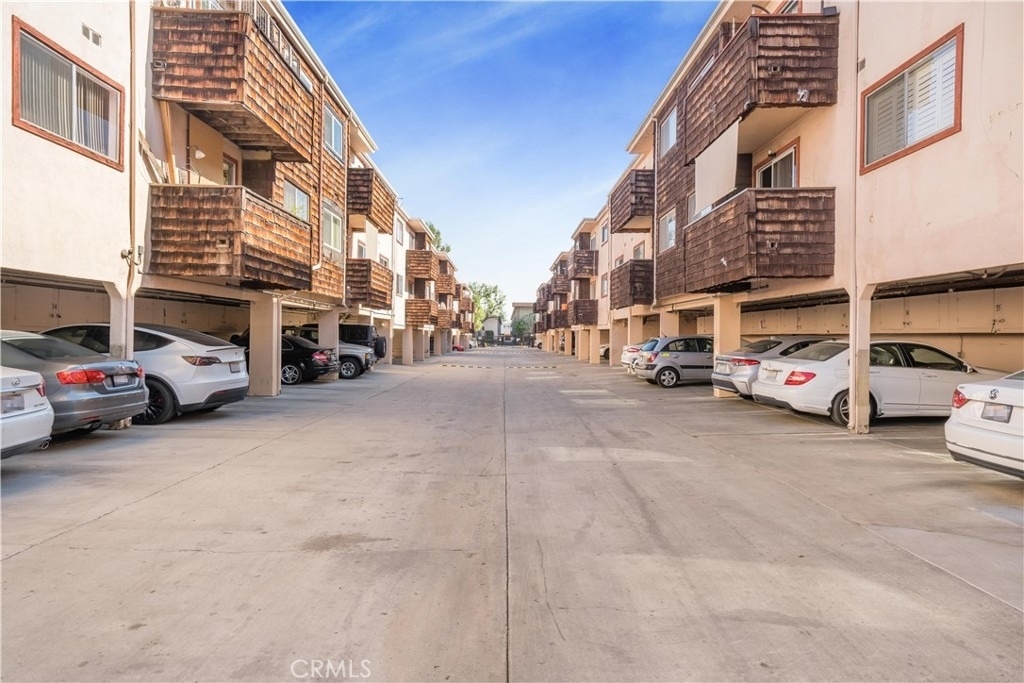 5403 Newcastle Avenue - Photo 3