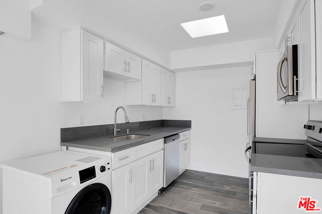 1610 S Beverly Glen Boulevard - Photo 2