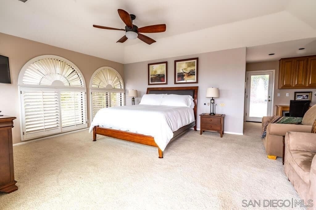2110 Locust St - Photo 17