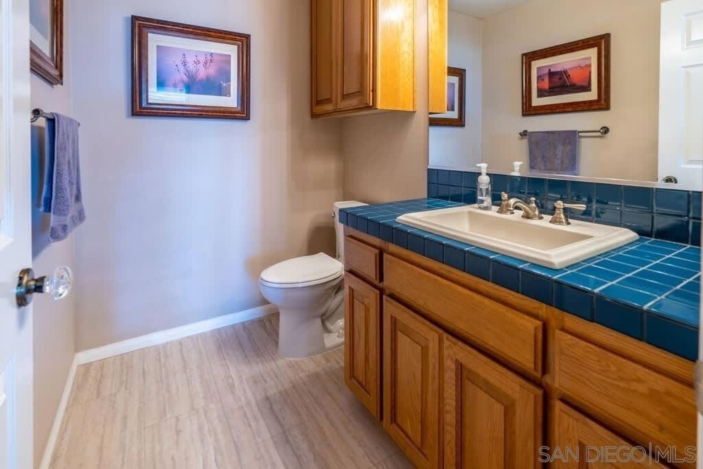 2110 Locust St - Photo 3