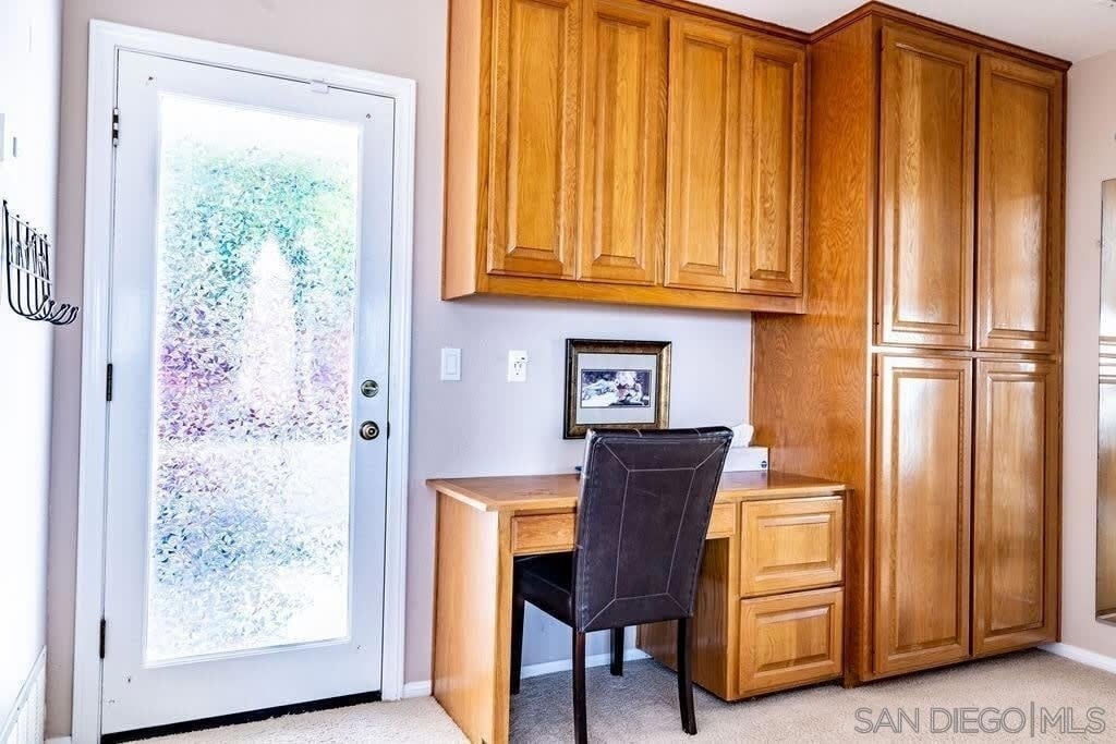 2110 Locust St - Photo 15