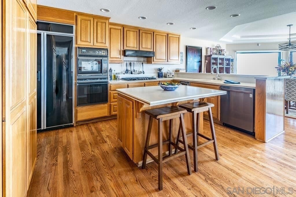 2110 Locust St - Photo 25