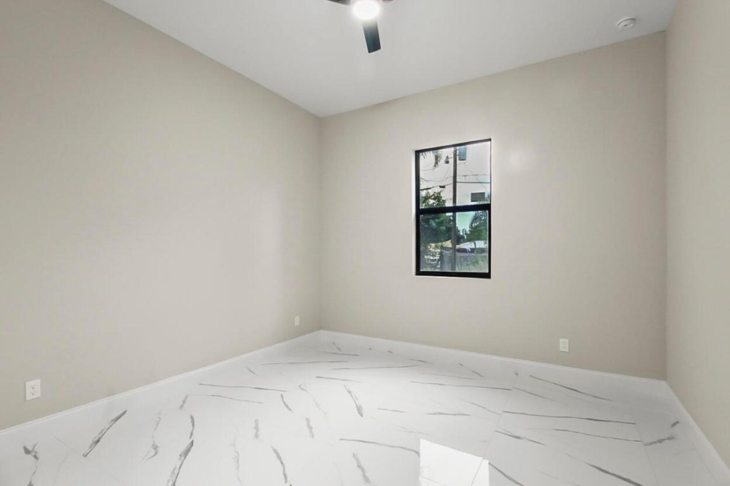 1143 Sw Estaugh Avenue - Photo 37