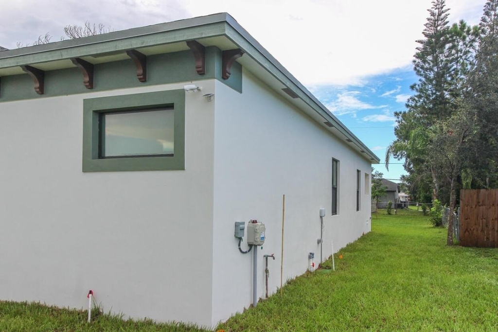 1143 Sw Estaugh Avenue - Photo 12
