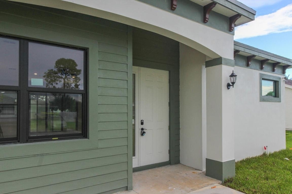 1143 Sw Estaugh Avenue - Photo 10