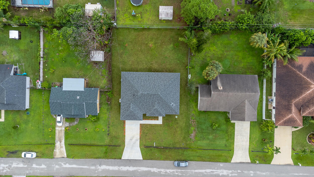 1143 Sw Estaugh Avenue - Photo 2