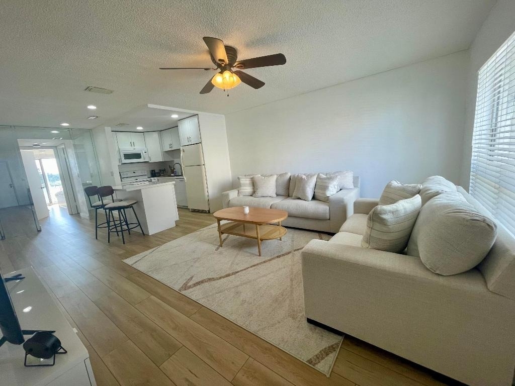 1100 Crystal Lake Drive - Photo 4
