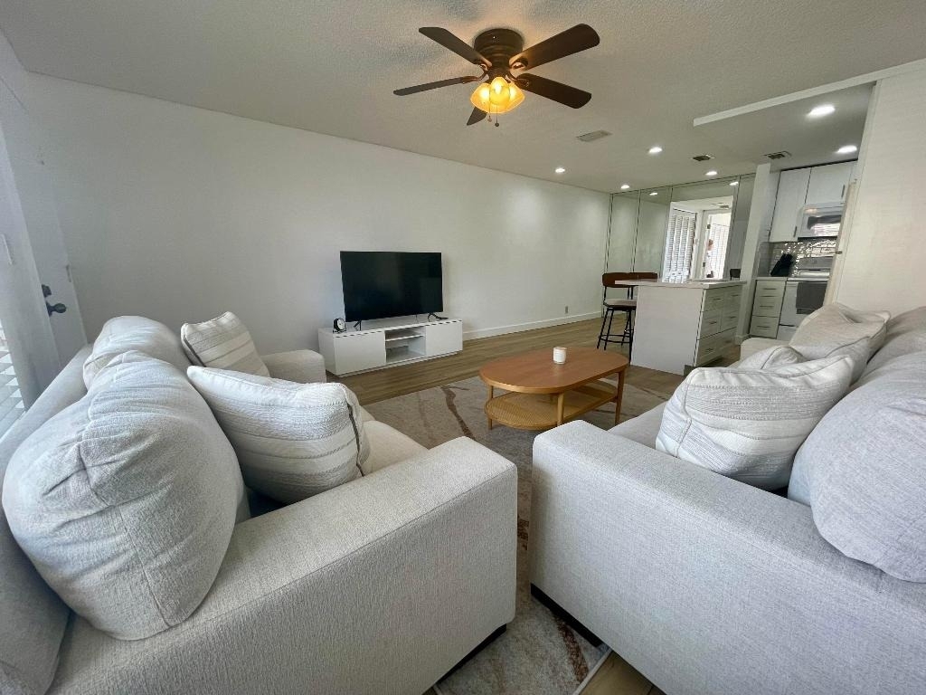 1100 Crystal Lake Drive - Photo 5