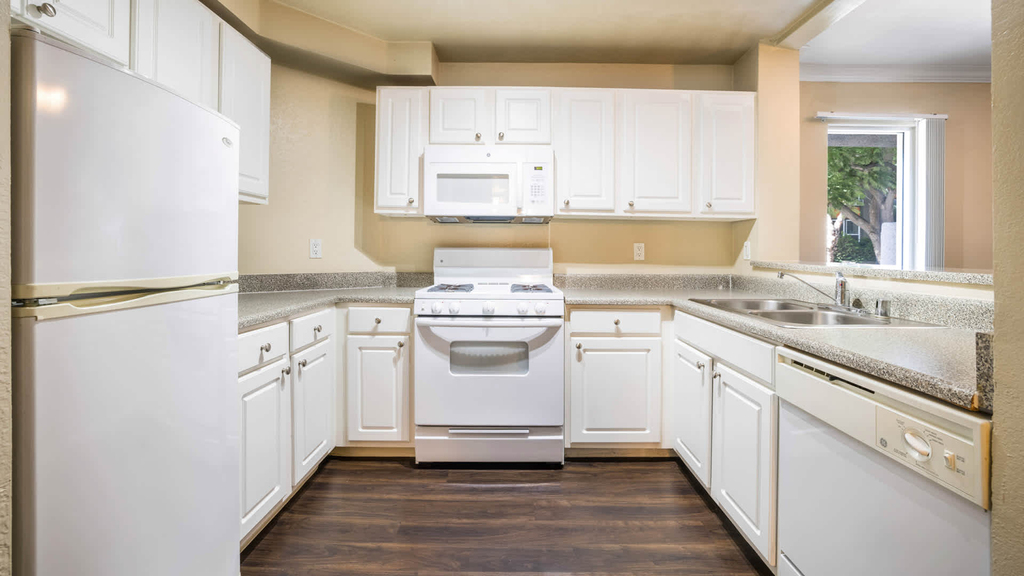 1710 N Fuller Ave - Photo 8