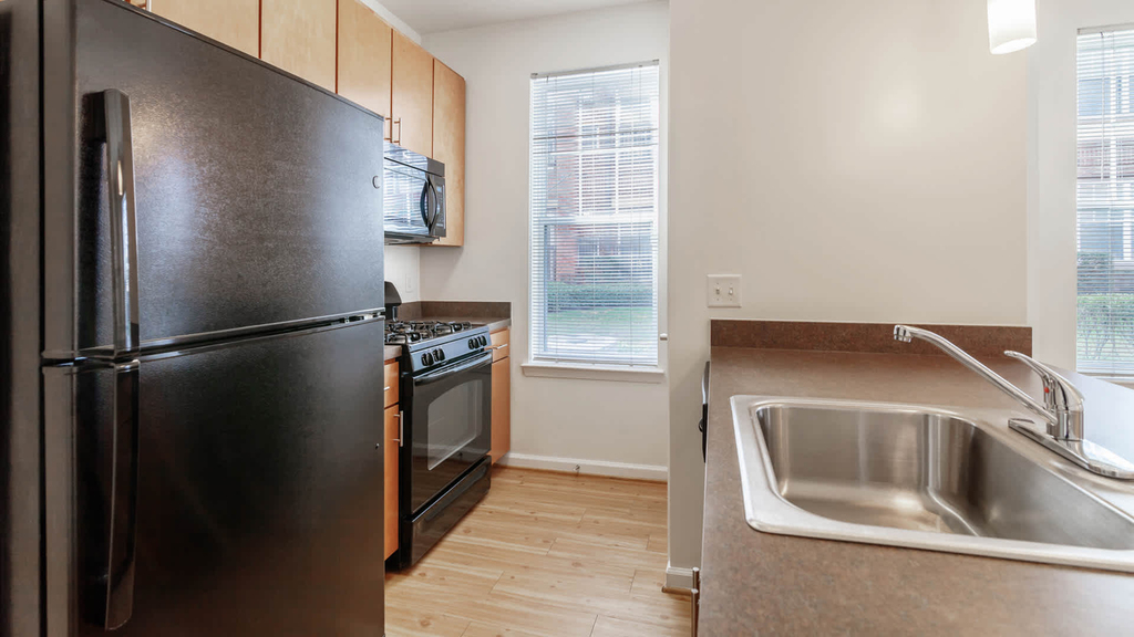 6210 Belcrest Road - Photo 5