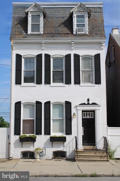 983 E Philadelphia Street - Photo 0