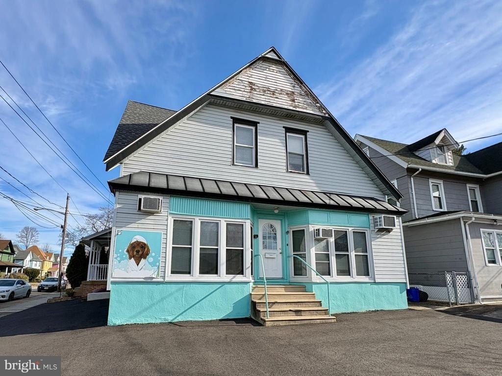 3002 N Centre Street - Photo 0