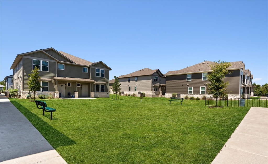 705 Horseshoe Dr - Photo 0