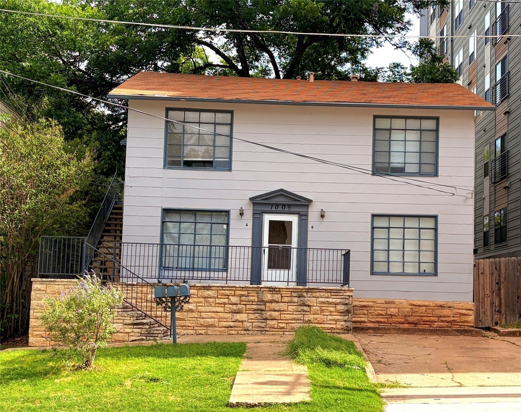 1008 W 25th St - Photo 0