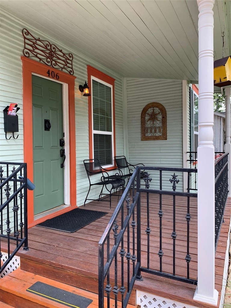 406 Normandy St - Photo 2