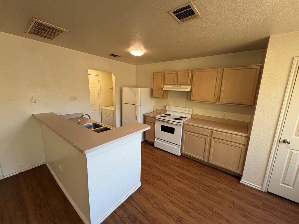 111 Cedar Grv - Photo 5