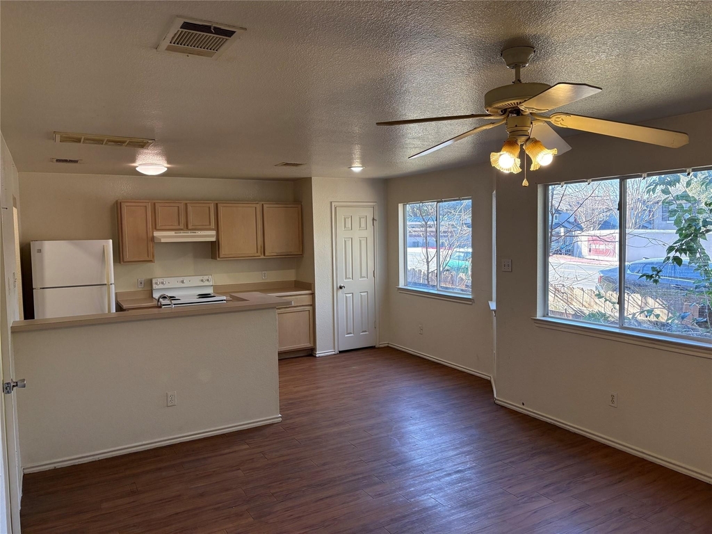 111 Cedar Grv - Photo 1