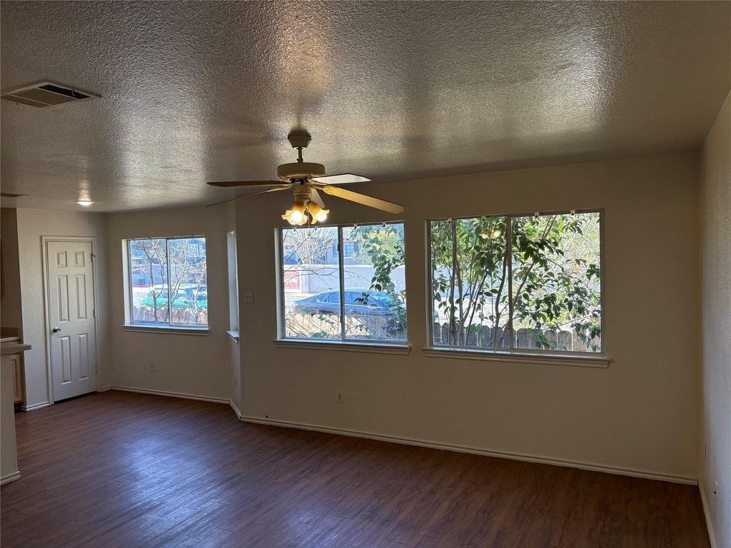 111 Cedar Grv - Photo 0