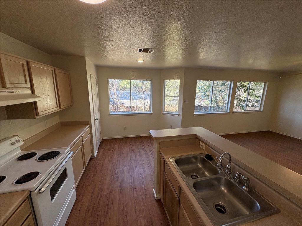 111 Cedar Grv - Photo 4