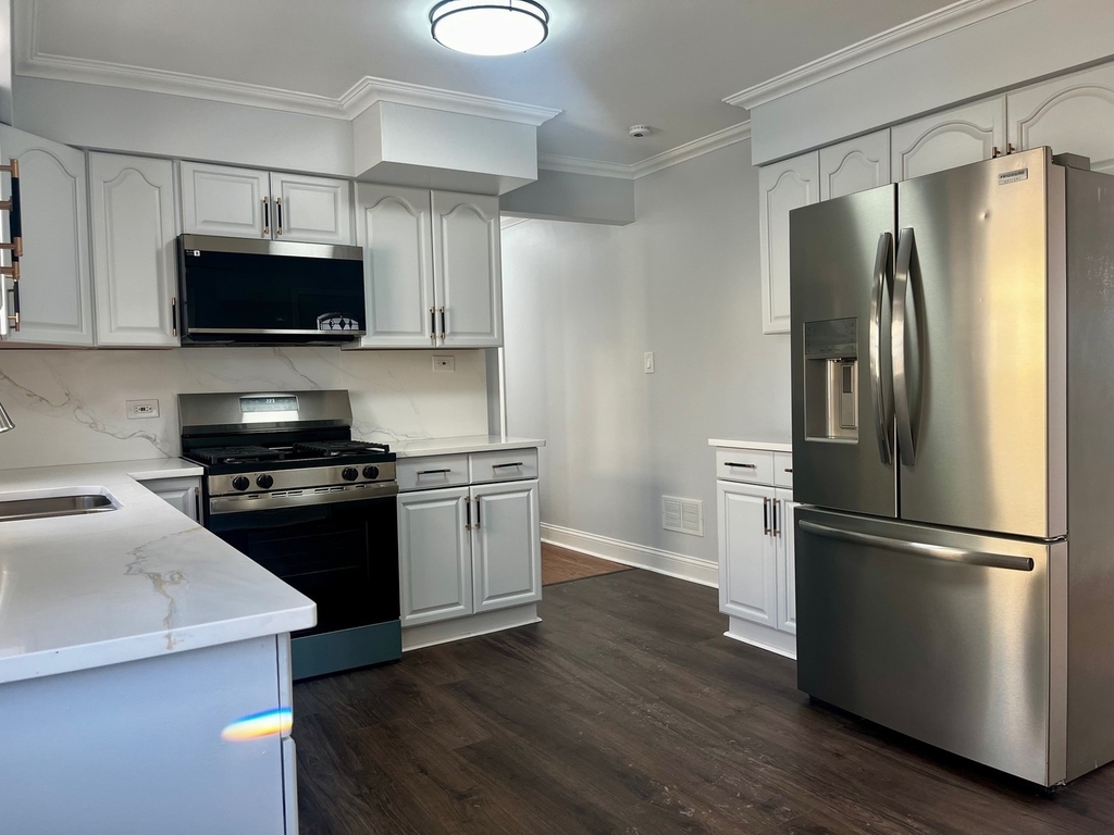6522 N Spaulding Avenue - Photo 2