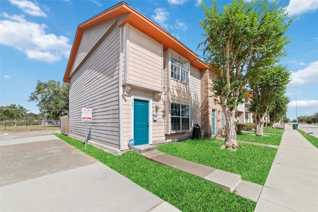7821 Fuqua Street - Photo 1