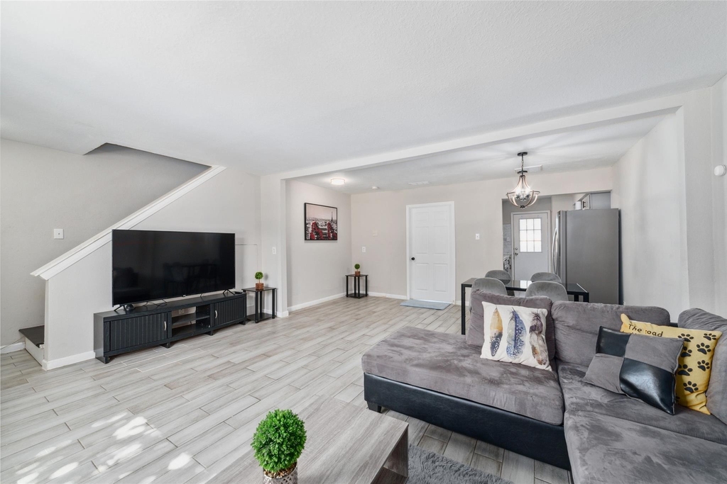7821 Fuqua Street - Photo 3