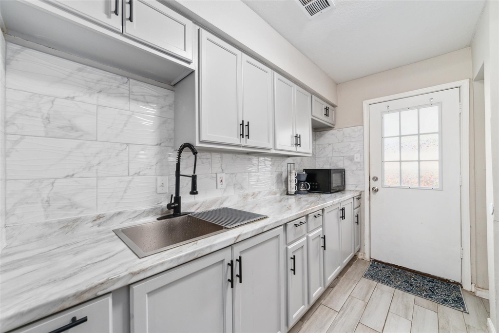 7821 Fuqua Street - Photo 11