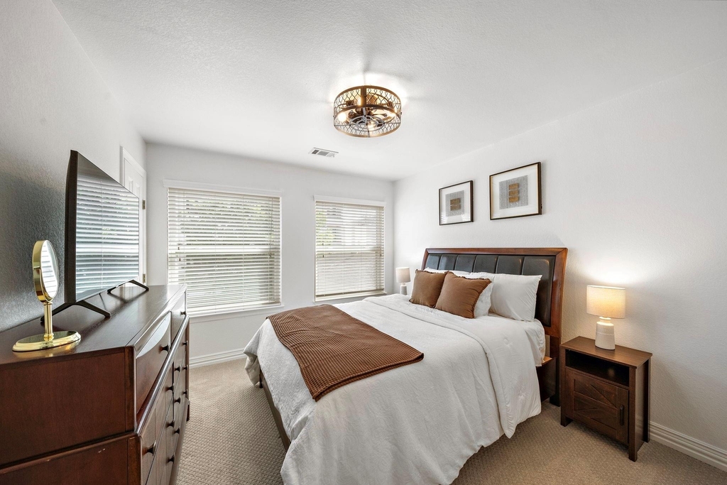1505 Wentworth Street - Photo 3