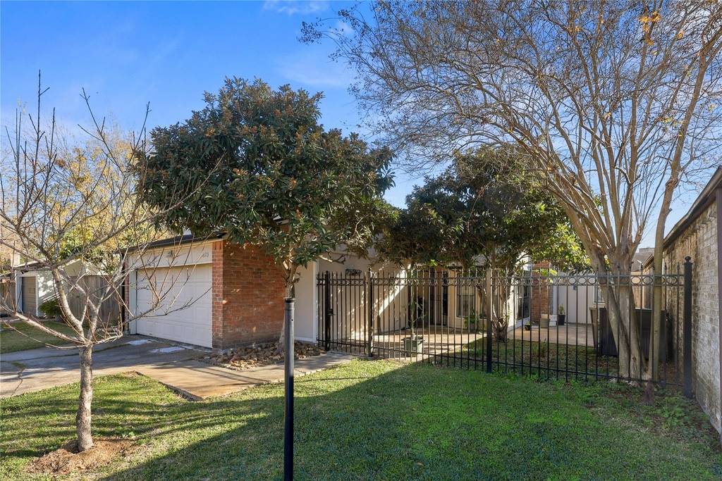 4123 Yupon Ridge Drive - Photo 1