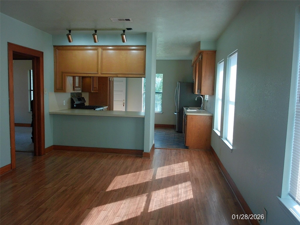 4619 Avenue Avenue S - Photo 10