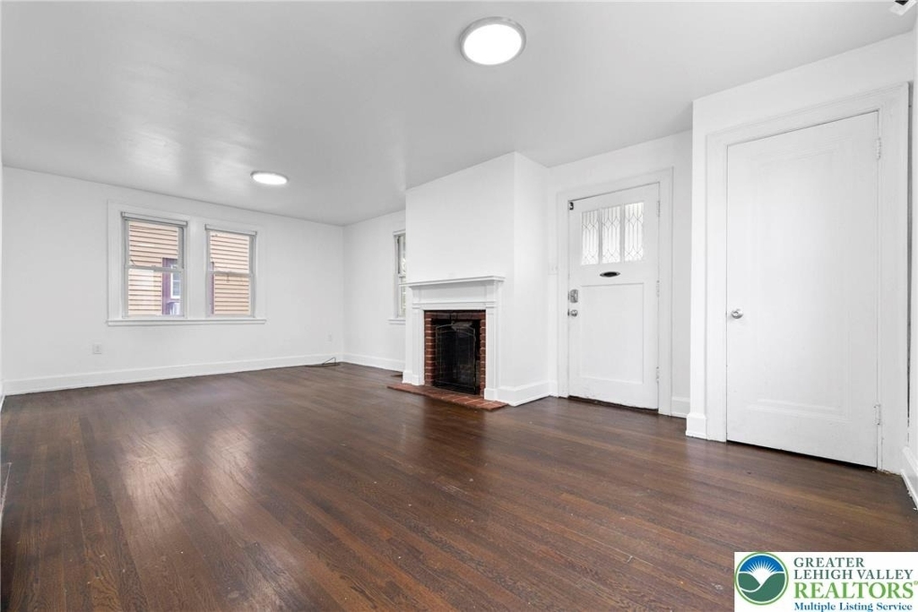 409 E Washington - Photo 4