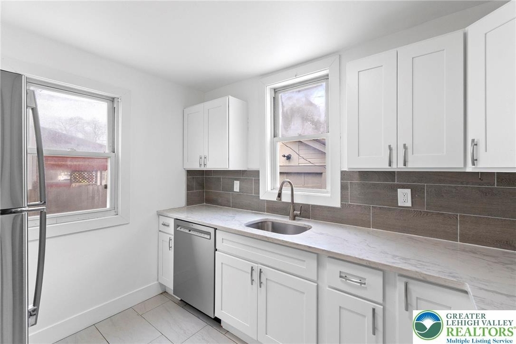 409 E Washington - Photo 7