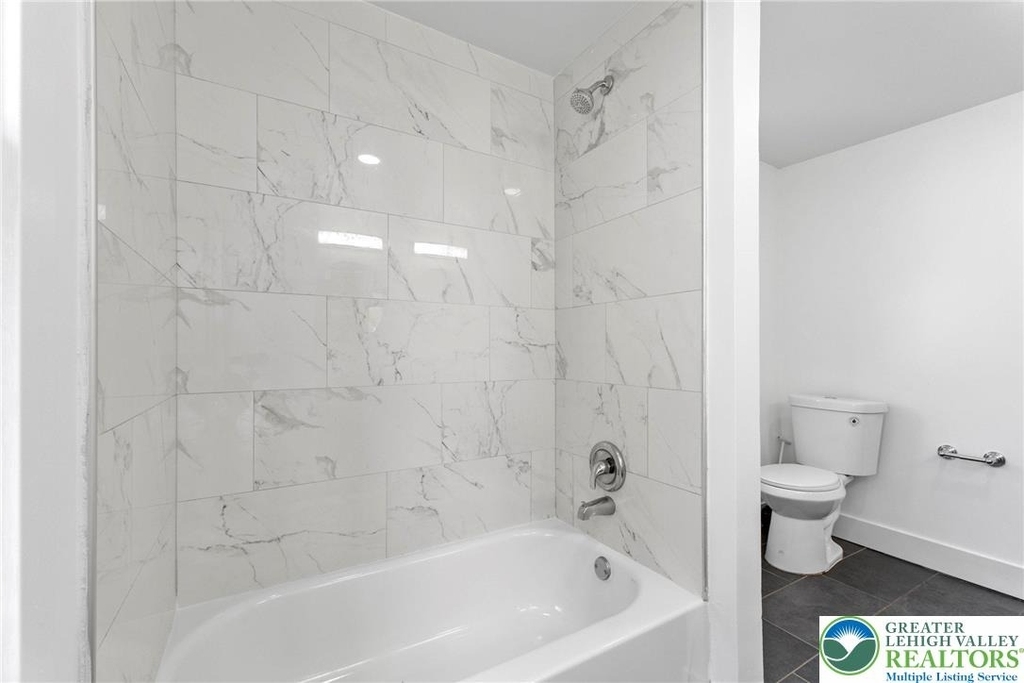 409 E Washington - Photo 11