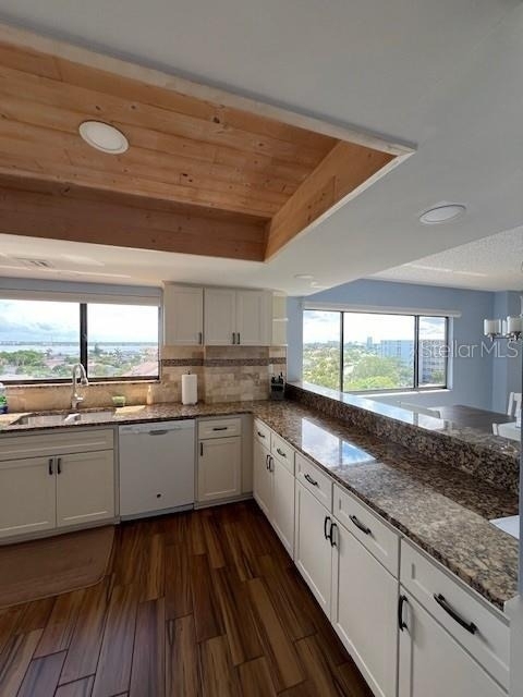 650 Island Way - Photo 8