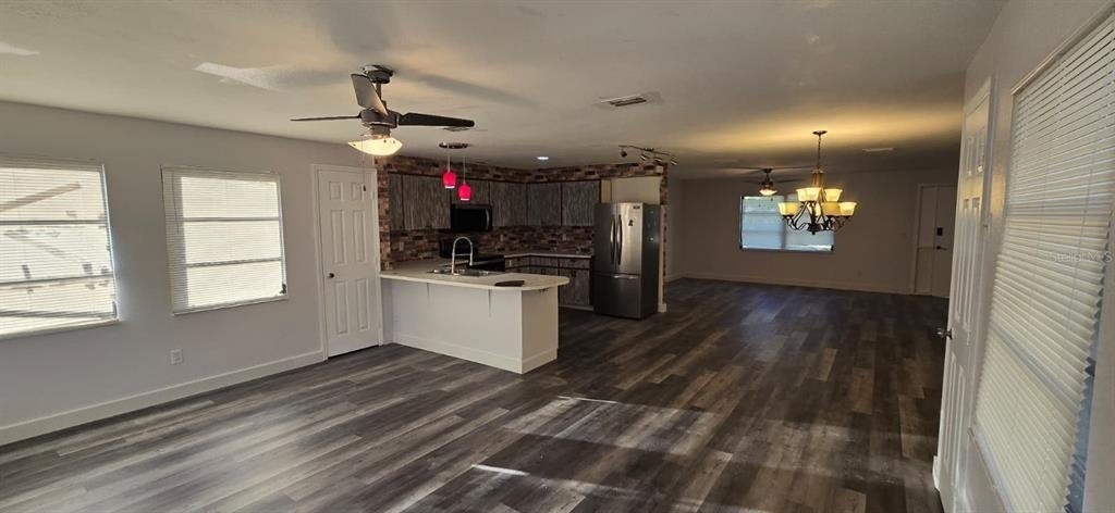 1174 Victoria Avenue - Photo 2
