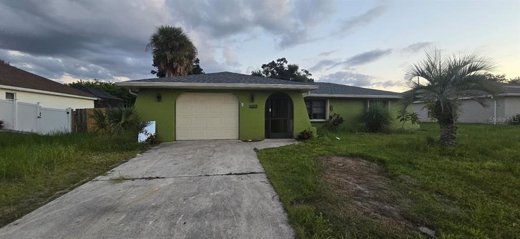 1174 Victoria Avenue - Photo 0