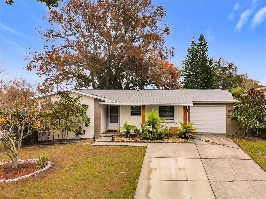 762 Barbara Street - Photo 0
