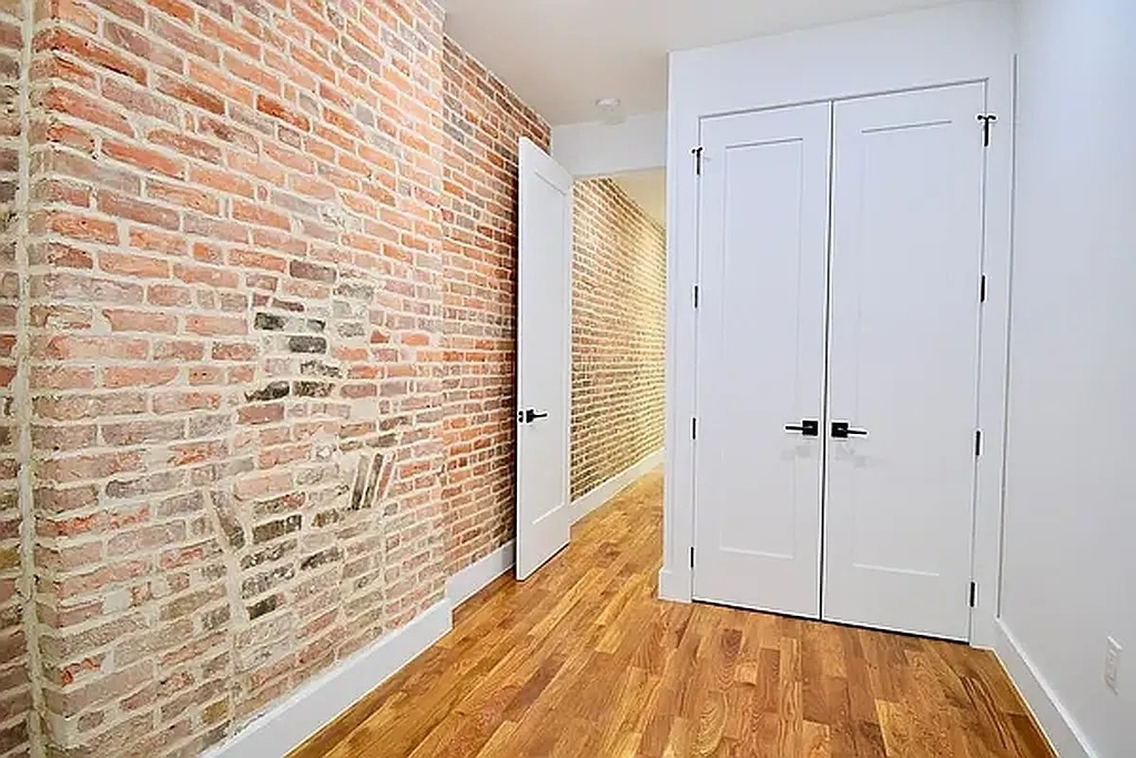 588 Quincy Street - Photo 5